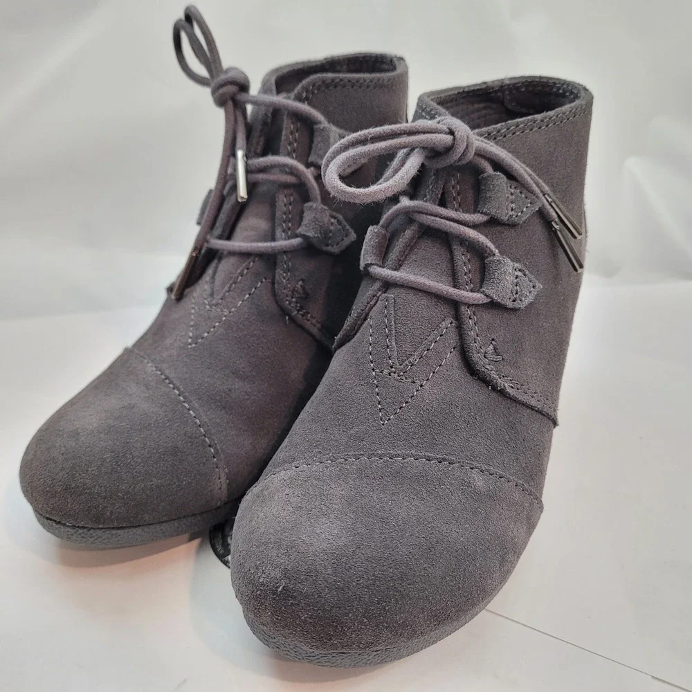 TOMS Desert Wedge 10012957 Grey Suede Lace Up Ankle Booties Womens 6.5 Excellent